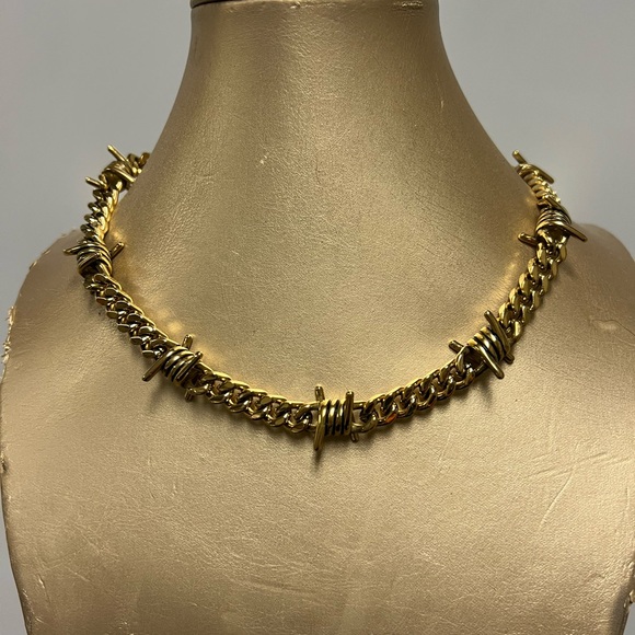 Gold Chain Necklace with Barbed Wire Design - Picture 6 of 7